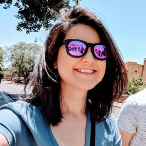 Meet your Posher, Laura